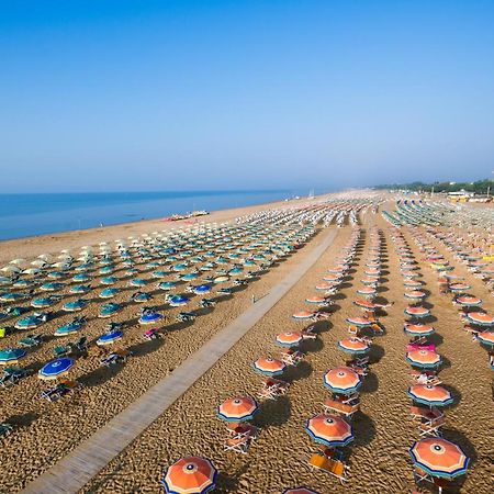 Sole B Apartment Bibione Bagian luar foto