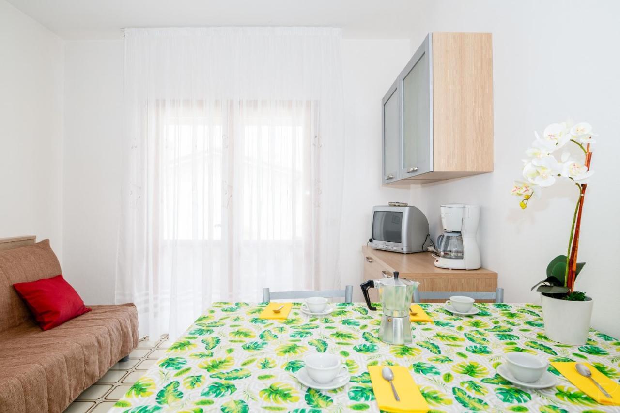 Sole B Apartment Bibione Bagian luar foto